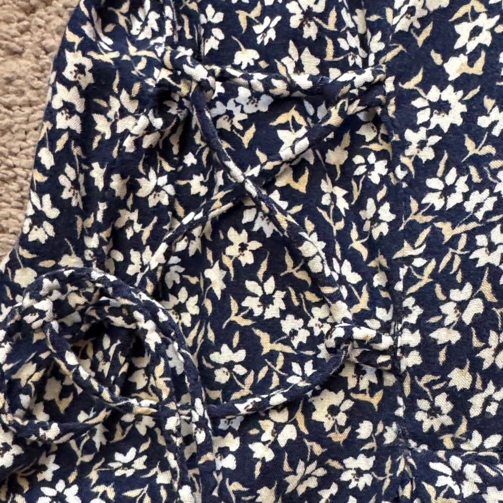 Vintage Westport Ltd. Floral Fit & Flowy Romper.. Blue & White Floral. Size M - Picture 9 of 16